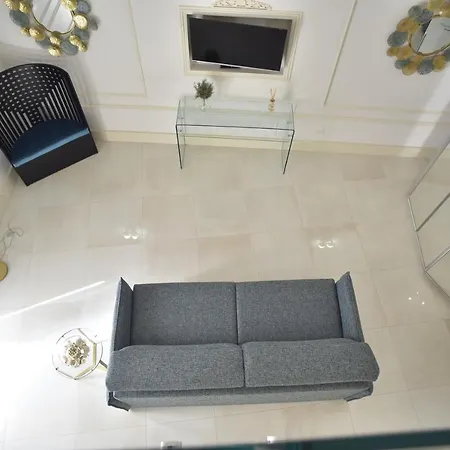 Home dentro il teatro-3